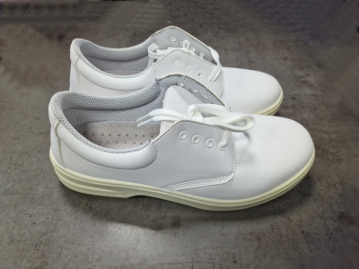 Delovni beli čevlji 43